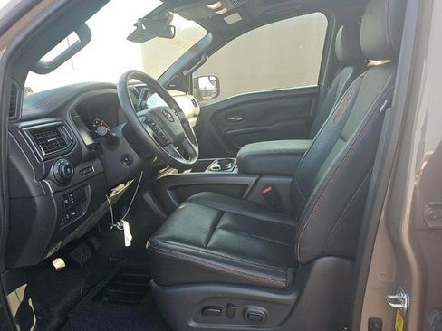 Used 2024 Nissan Titan PRO-4X w/ Pro-4x Convenience Package image 11