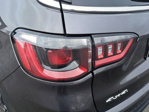 Certified 2022 Jeep Compass Limited image 33