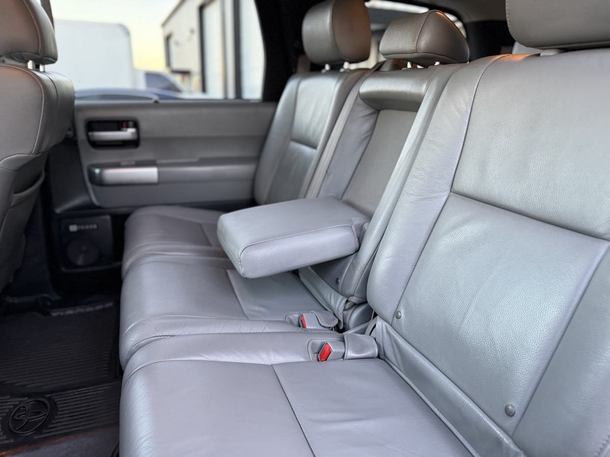 Used 2018 Toyota Sequoia Limited w/ Safety & Convenience Package AWD/4WD image 38