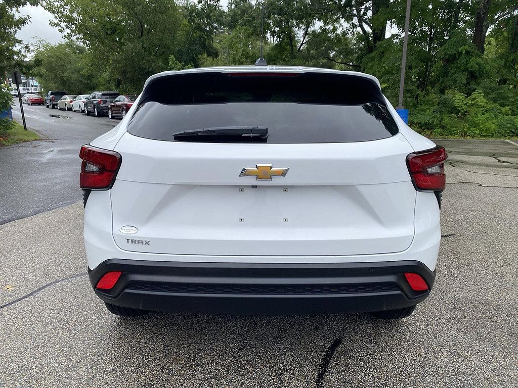 Certified 2024 Chevrolet Trax LS FWD image 25