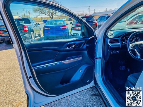 Used 2019 GMC Acadia SLE w/ LPO, Black Accent Package image 17