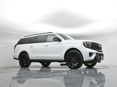 New 2026 Ford Expedition Max Platinum AWD/4WD image 3