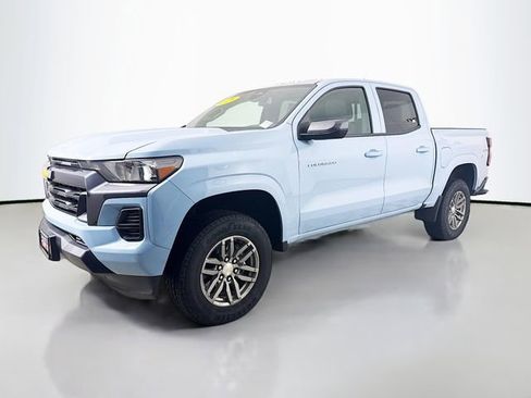 Used 2025 Chevrolet Colorado LT w/ Advanced Trailering Package image 4