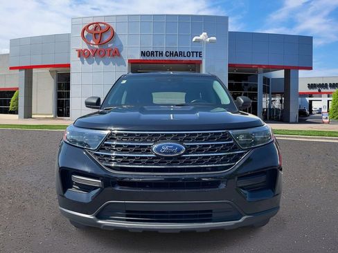 Used 2022 Ford Explorer XLT RWD image 2