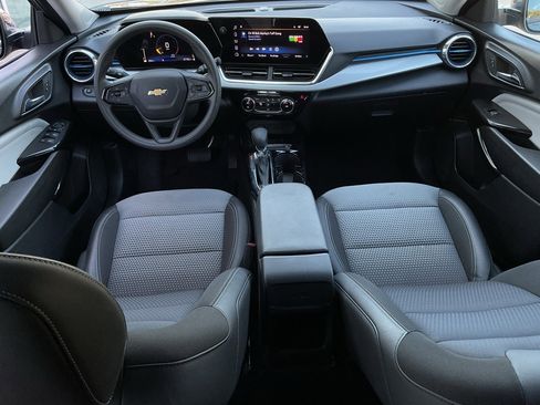 Used 2025 Chevrolet Trax LT image 20