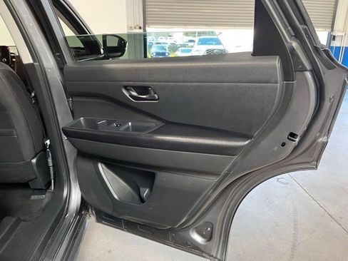 Used 2024 Nissan Pathfinder SV FWD image 15