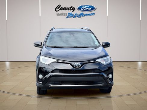 Used 2018 Toyota RAV4 XLE image 12