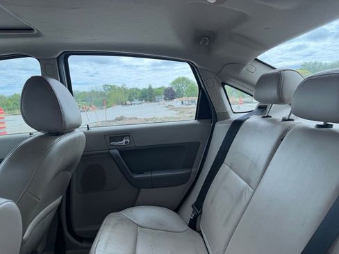 Used 2010 Ford Focus SEL FWD image 4
