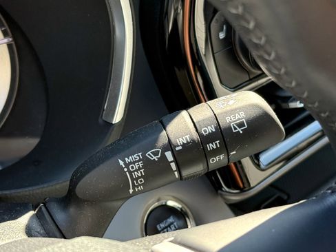 Used 2022 Toyota Highlander XLE image 29