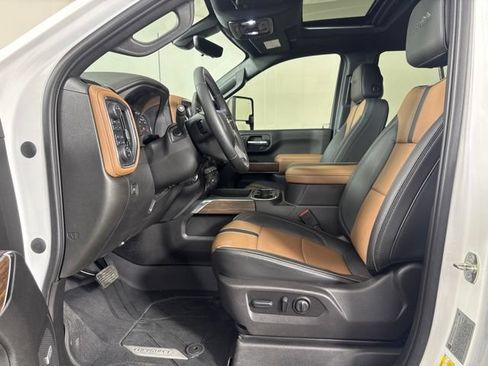 Used 2023 Chevrolet Silverado 2500 High Country w/ Technology Package AWD/4WD image 11