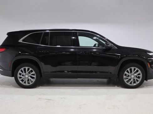 Used 2025 Buick Enclave Preferred FWD image 9