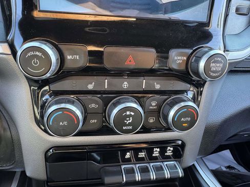 Used 2022 RAM 1500 Big Horn AWD/4WD image 37