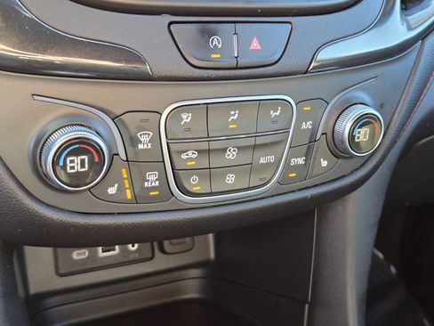 Used 2022 Chevrolet Equinox RS w/ Infotainment Package image 22