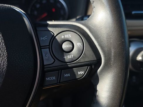 Used 2019 Toyota RAV4 XLE Premium FWD image 22