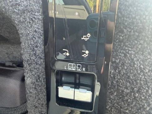 Used 2025 Land Rover Range Rover SE AWD/4WD image 41