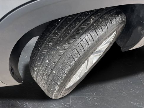 Used 2022 Volkswagen Atlas Cross Sport SE image 34