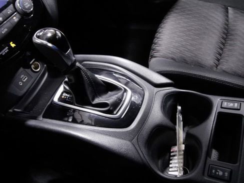 Used 2018 Nissan Rogue SV w/ Premium Package image 27