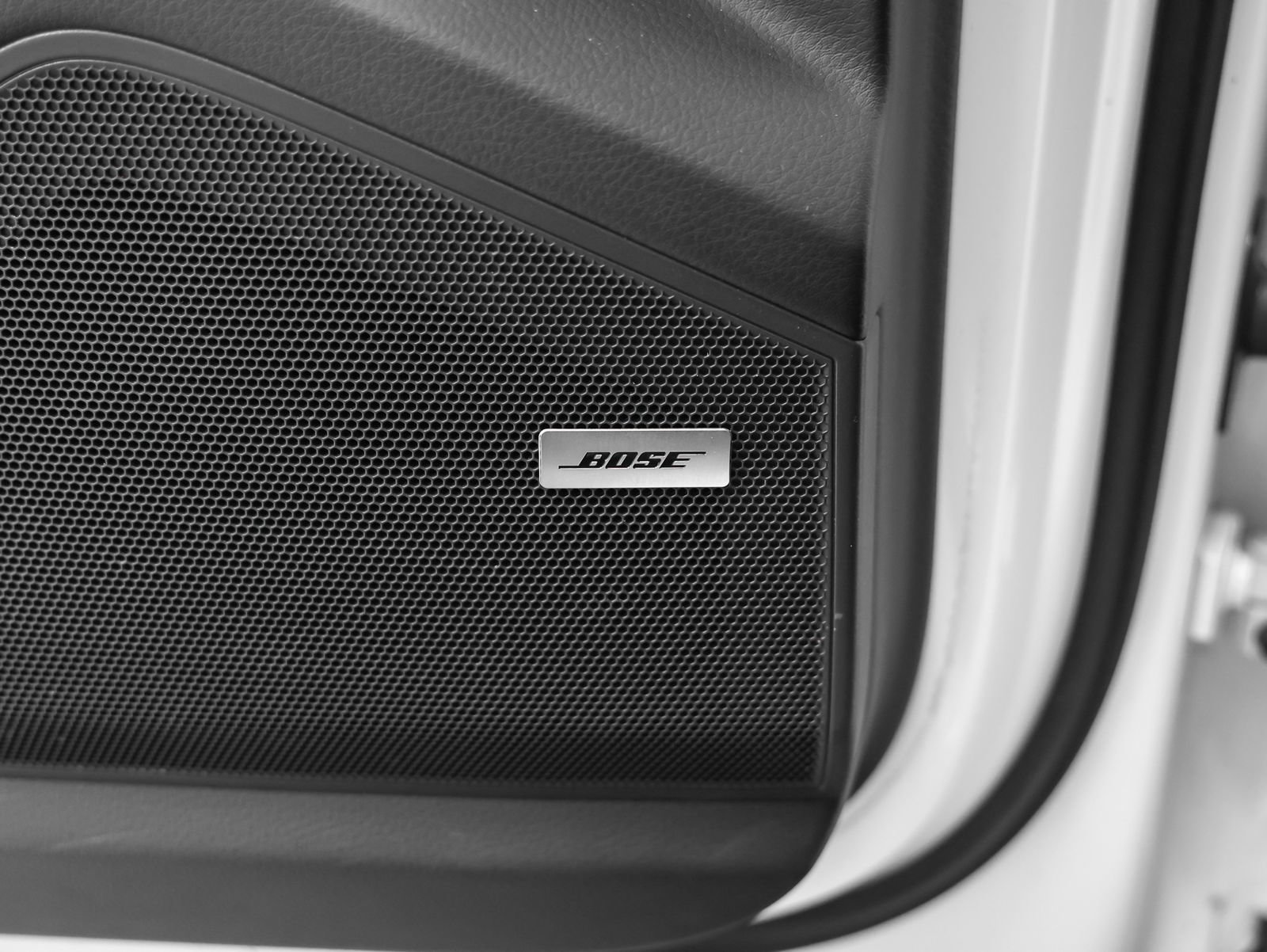 Certified 2024 Porsche Cayenne AWD/4WD image 34