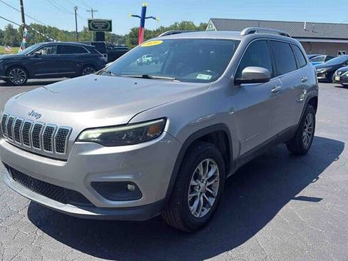 Used 2021 Jeep Cherokee Latitude Plus w/ Mopar Interior Package AWD/4WD image 4