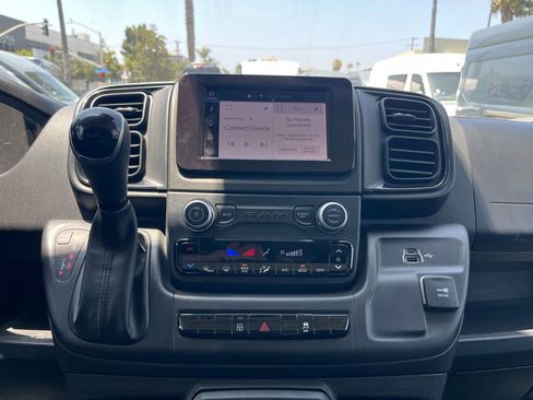 Used 2025 RAM ProMaster 2500 w/ Convenience Group FWD image 18