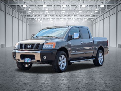 Used 2015 Nissan Titan SL w/ SL Moonroof Package AWD/4WD image 9