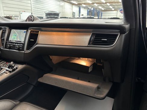 Used 2015 Porsche Macan Turbo AWD/4WD image 32