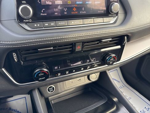 Used 2022 Nissan Rogue SV image 22