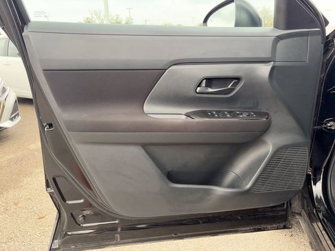 Used 2025 Nissan Kicks S image 18