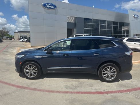 Used 2023 Buick Enclave Essence w/ Experience Buick Package image 8