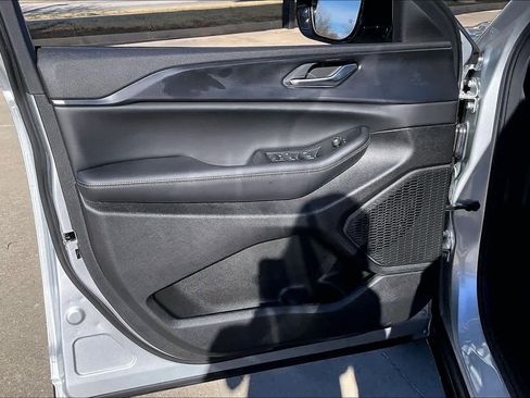 New 2025 Jeep Grand Cherokee Altitude AWD/4WD image 10