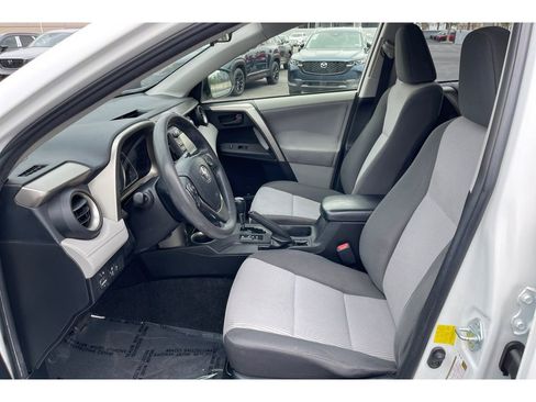 Used 2013 Toyota RAV4 LE FWD image 10