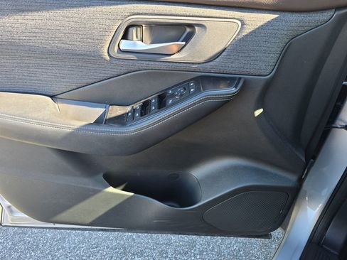 Used 2023 Nissan Rogue SV image 28