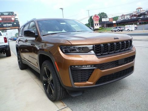 New 2026 Jeep Grand Cherokee L Limited w/ Limited Altitude Package AWD/4WD image 8