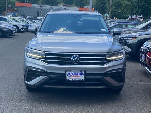 Certified 2023 Volkswagen Tiguan SE w/ Panoramic Sunroof Package FWD image 5