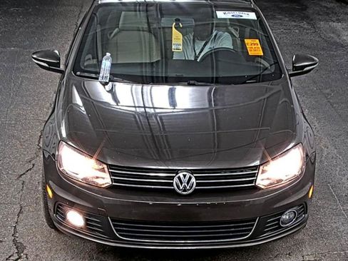 Used 2013 Volkswagen Eos Komfort FWD image 2