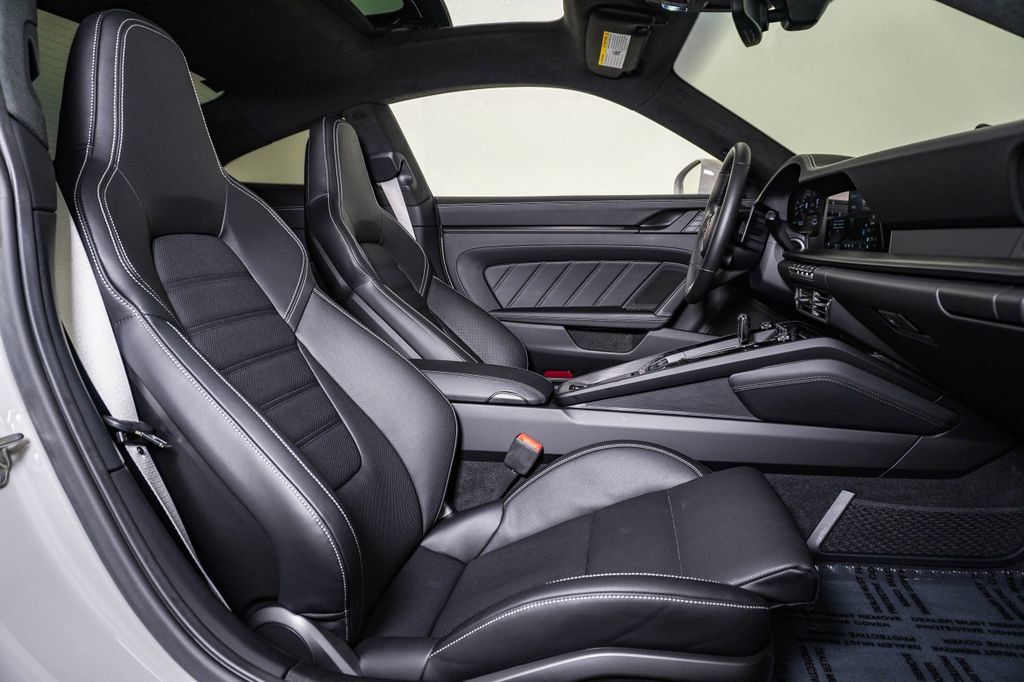 Certified 2026 Porsche 911 Carrera GTS RWD image 17
