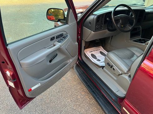 Used 2004 Chevrolet Tahoe LT w/ LT Preferred Equipment Group image 10