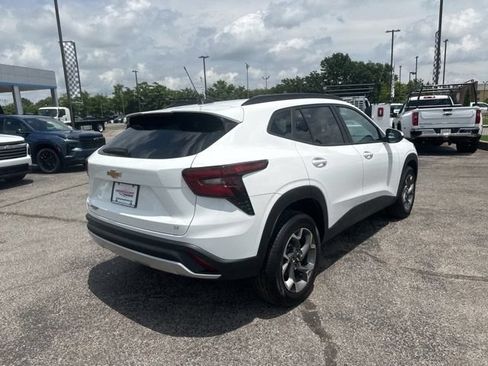 New 2026 Chevrolet Trax LT FWD image 2