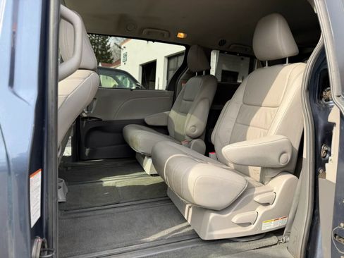 Used 2015 Toyota Sienna XLE w/ XLE Navigation Package image 28
