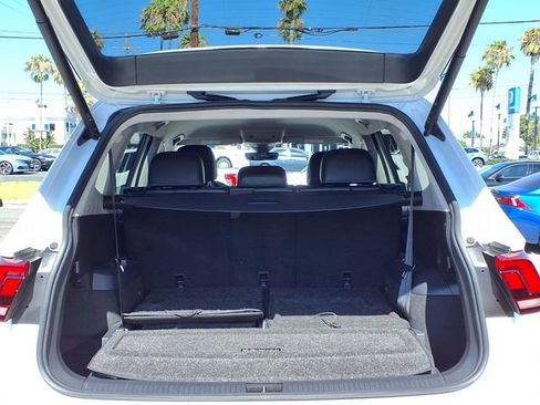 Used 2022 Volkswagen Tiguan SE FWD image 32
