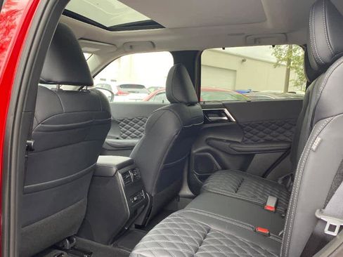 New 2025 Mitsubishi Outlander SEL image 12