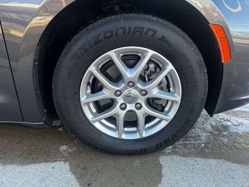 Used 2023 Chrysler Pacifica Touring-L FWD image 8