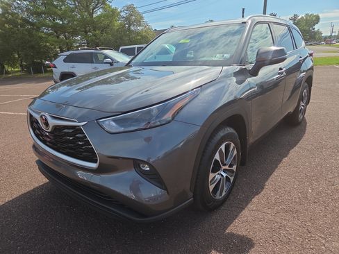Certified 2022 Toyota Highlander XLE image 7