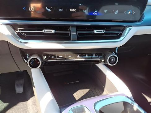 New 2026 Chevrolet Equinox EV LT AWD/4WD image 12