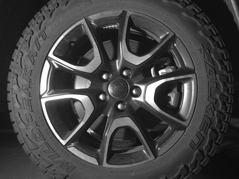 Used 2025 Jeep Compass Trailhawk AWD/4WD image 13