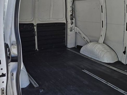 Used 2018 Chevrolet Express 2500 w/ Driver Convenience Package RWD image 19
