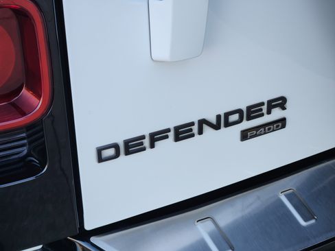 Certified 2023 Land Rover Defender 130 X-Dynamic SE image 13