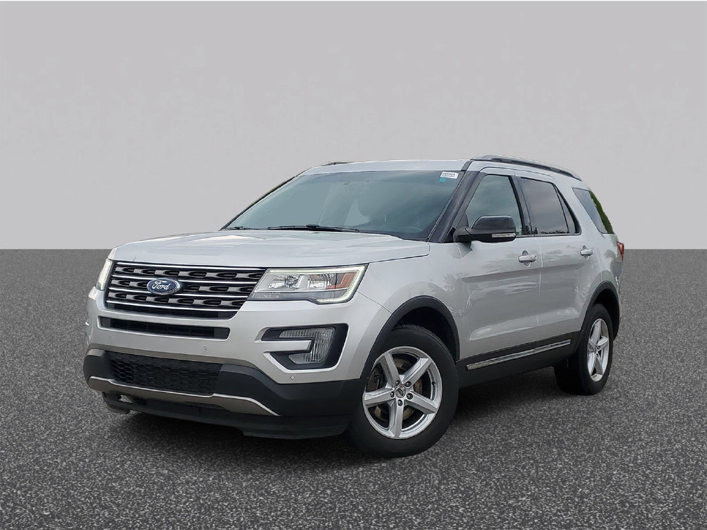 Used 2017 Ford Explorer XLT w/ Equipment Group 202A AWD/4WD image 1