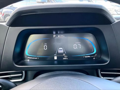 Certified 2025 Hyundai Elantra SE image 24