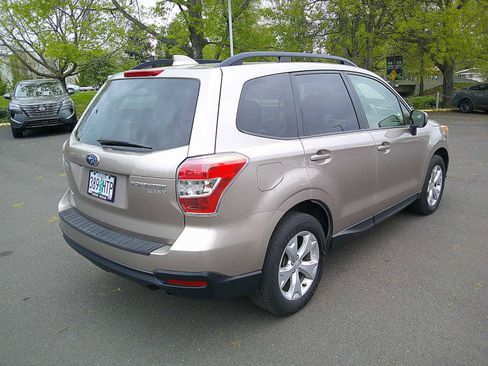 Used 2016 Subaru Forester 2.5i Premium w/ Popular Package #1 AWD/4WD image 5